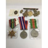 A group of WW1 and WW2 medals.