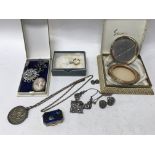 A collection of maquasite and silver jewellery inc