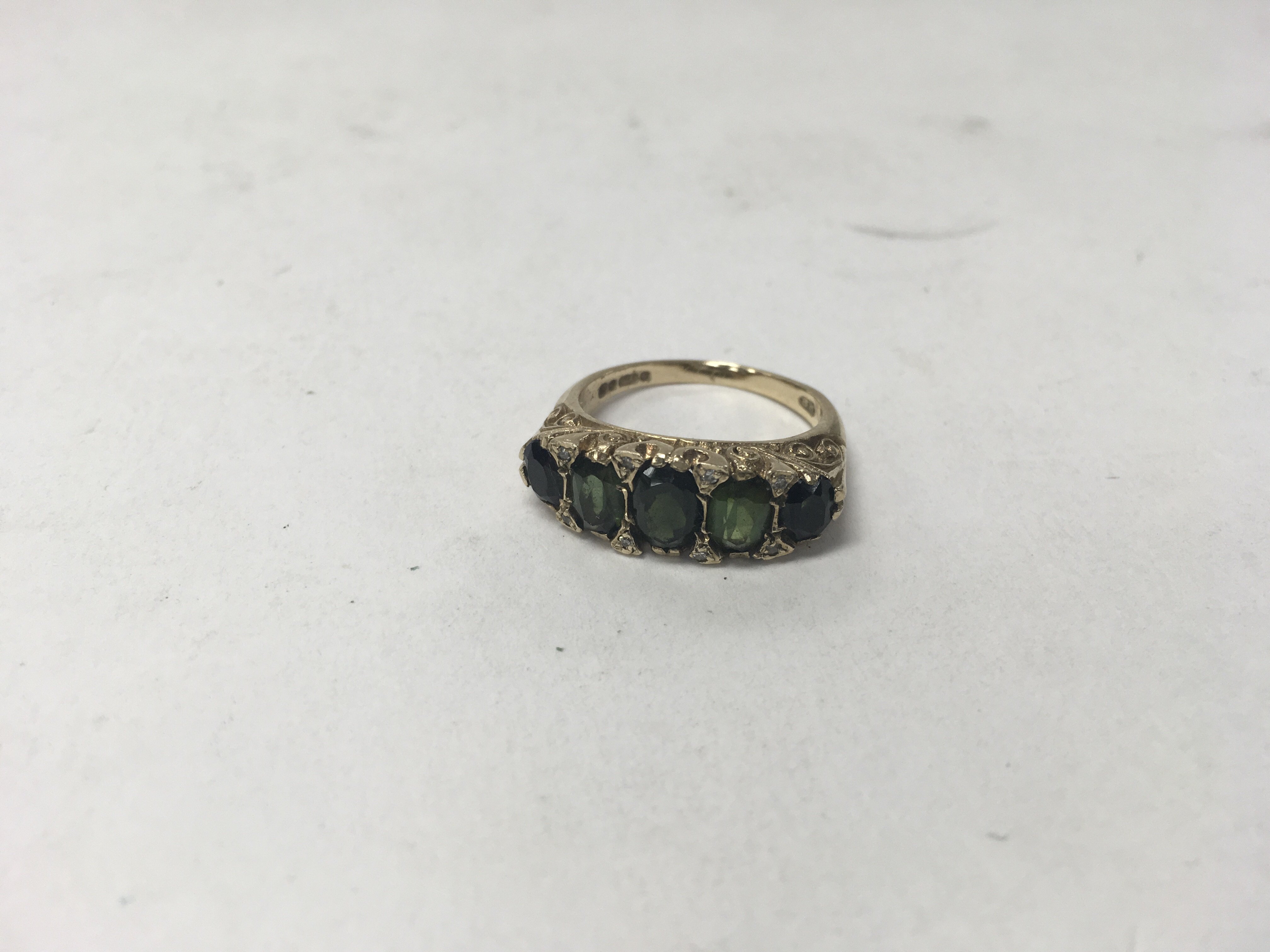 A 9ct gold green garnet ring. Weight approx 6g, si