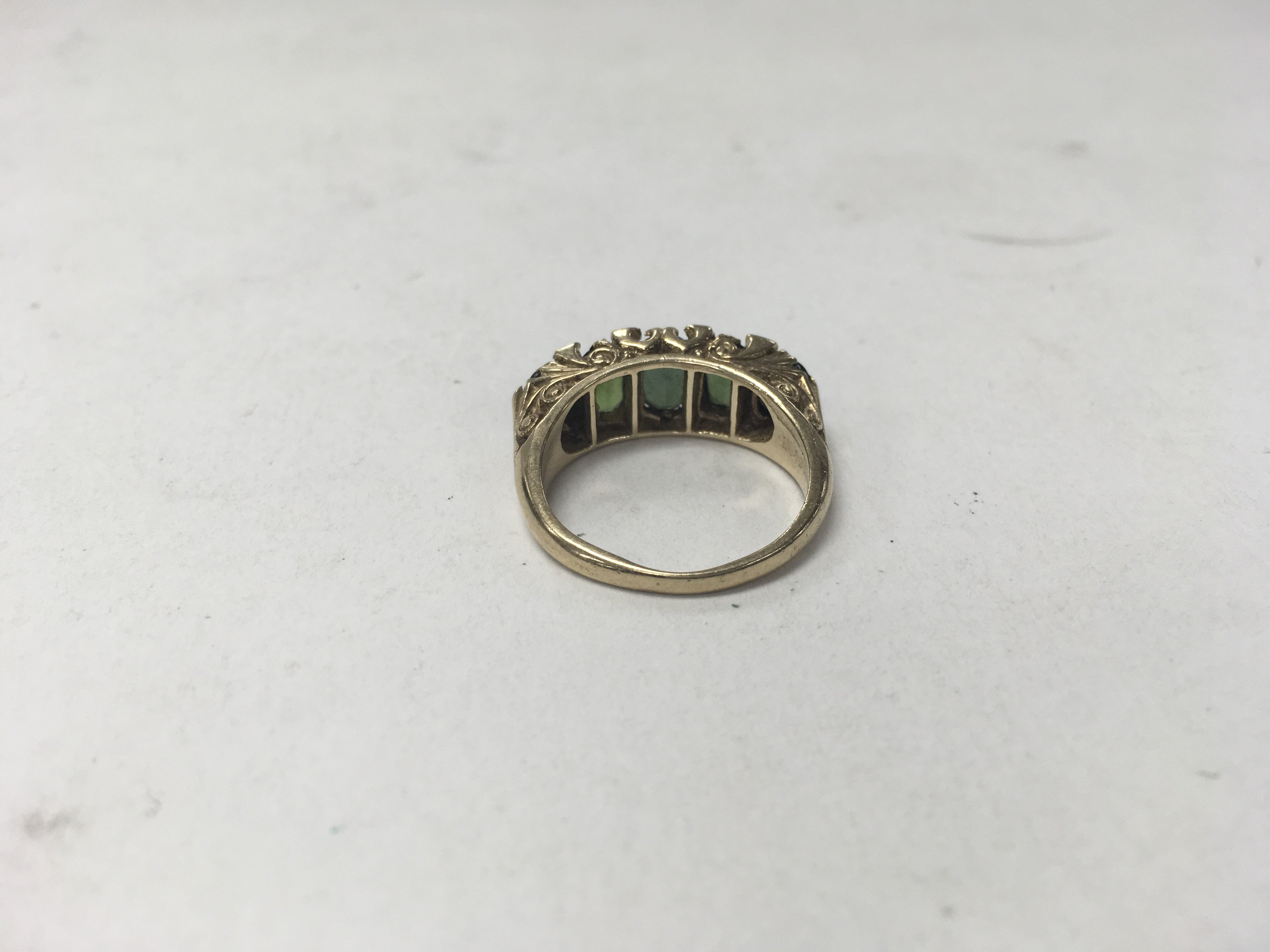 A 9ct gold green garnet ring. Weight approx 6g, si - Image 2 of 2