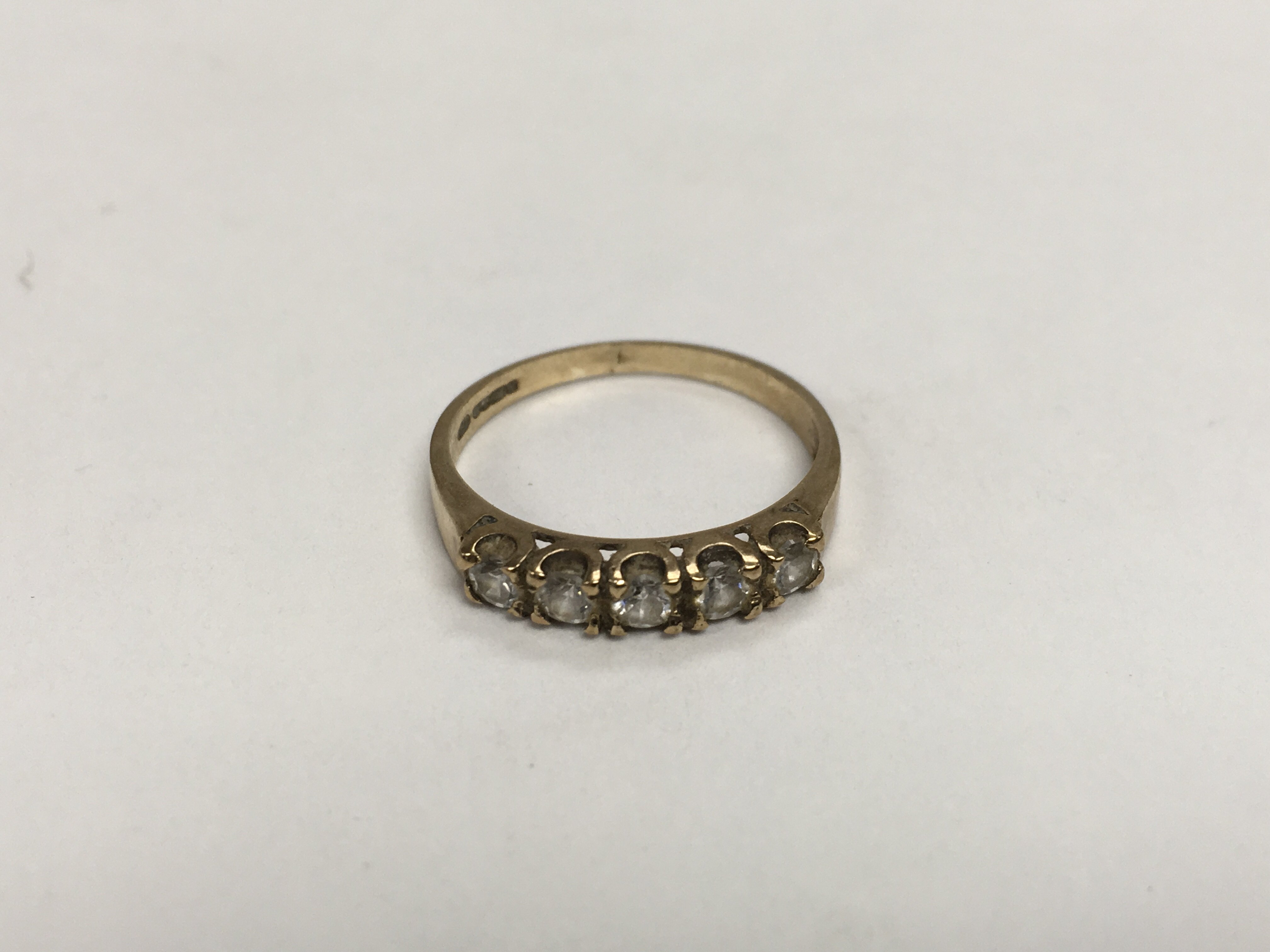 A gold five stone diamond ring, approx 1.5g and ap