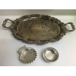 A silver scallop shaped dish, a silver pierced rim