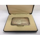 A cased 1977 silver jubilee 500g ingot.