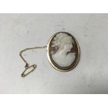 A 9ct gold cameo pendant with safety chain.