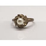 A 9 ct gold ring inset with a single pearl size m