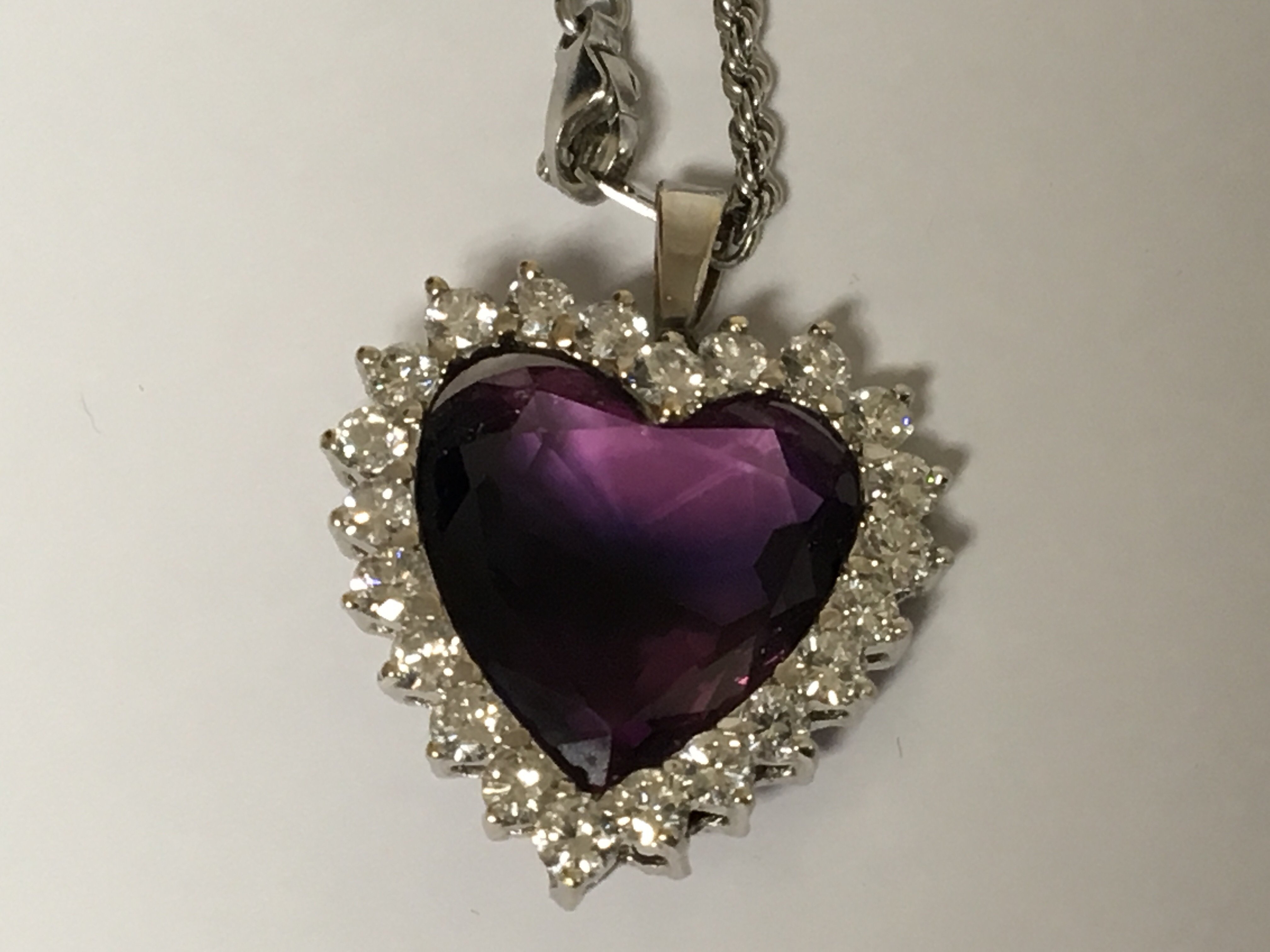 A Quality diamond set heart shaped pendent with an - Image 2 of 5