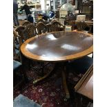 A Quality satinwood banded Mahogany oval dining ta