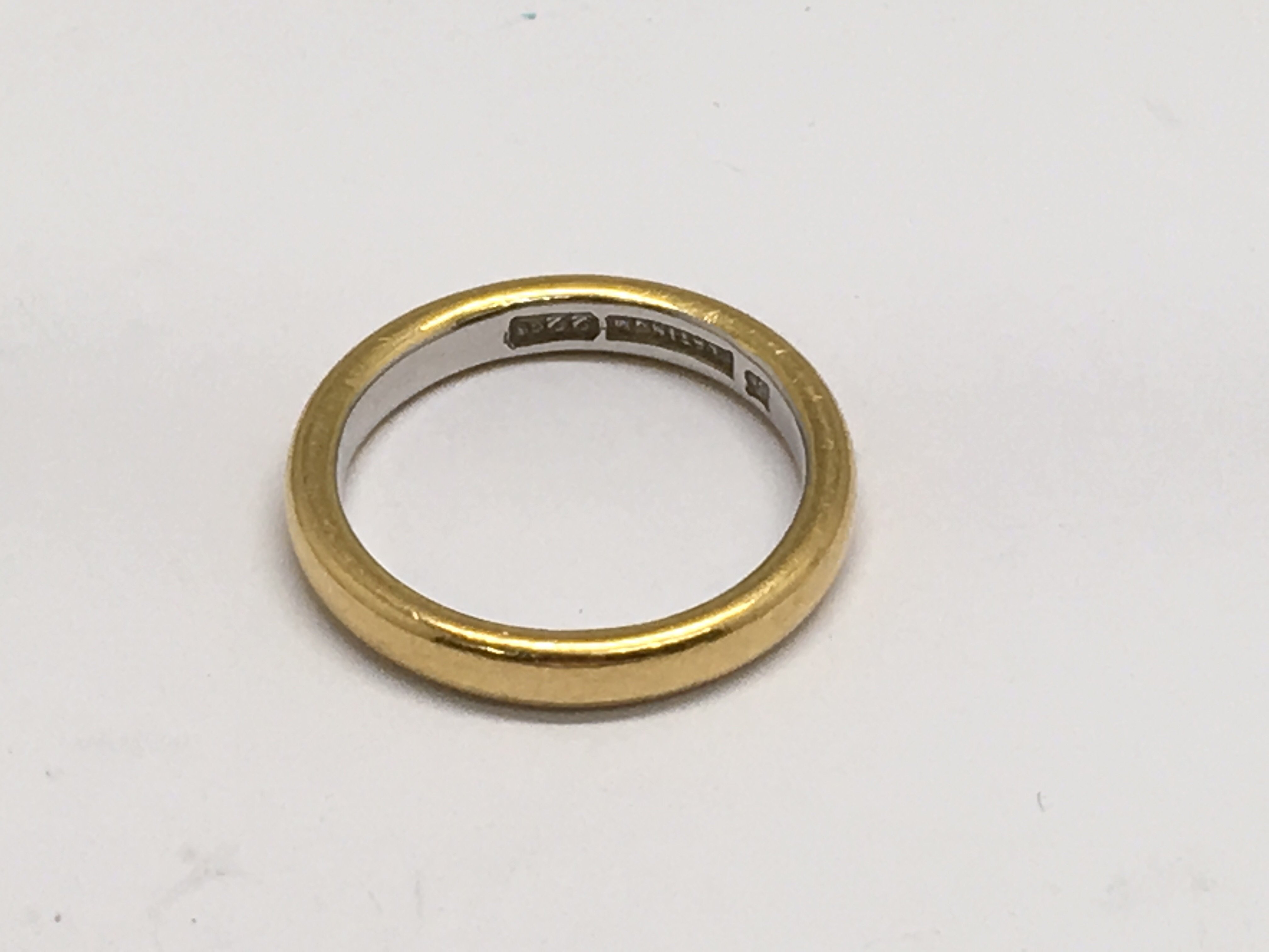 A 22ct gold and platinum wedding band.Approx 4.2g