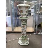 A Capodimonte jardiniere on stand with floral tran