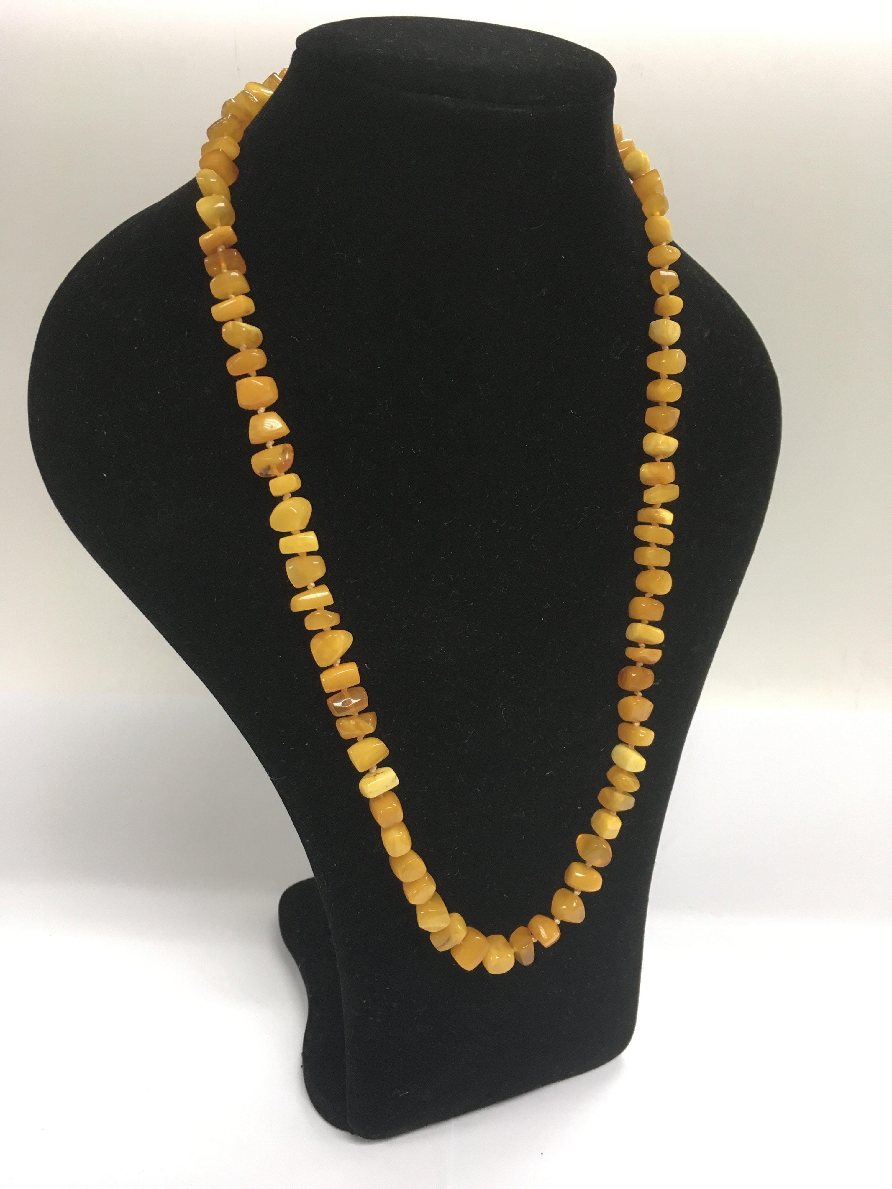 An amber necklace, approx length 70cm and approx 3
