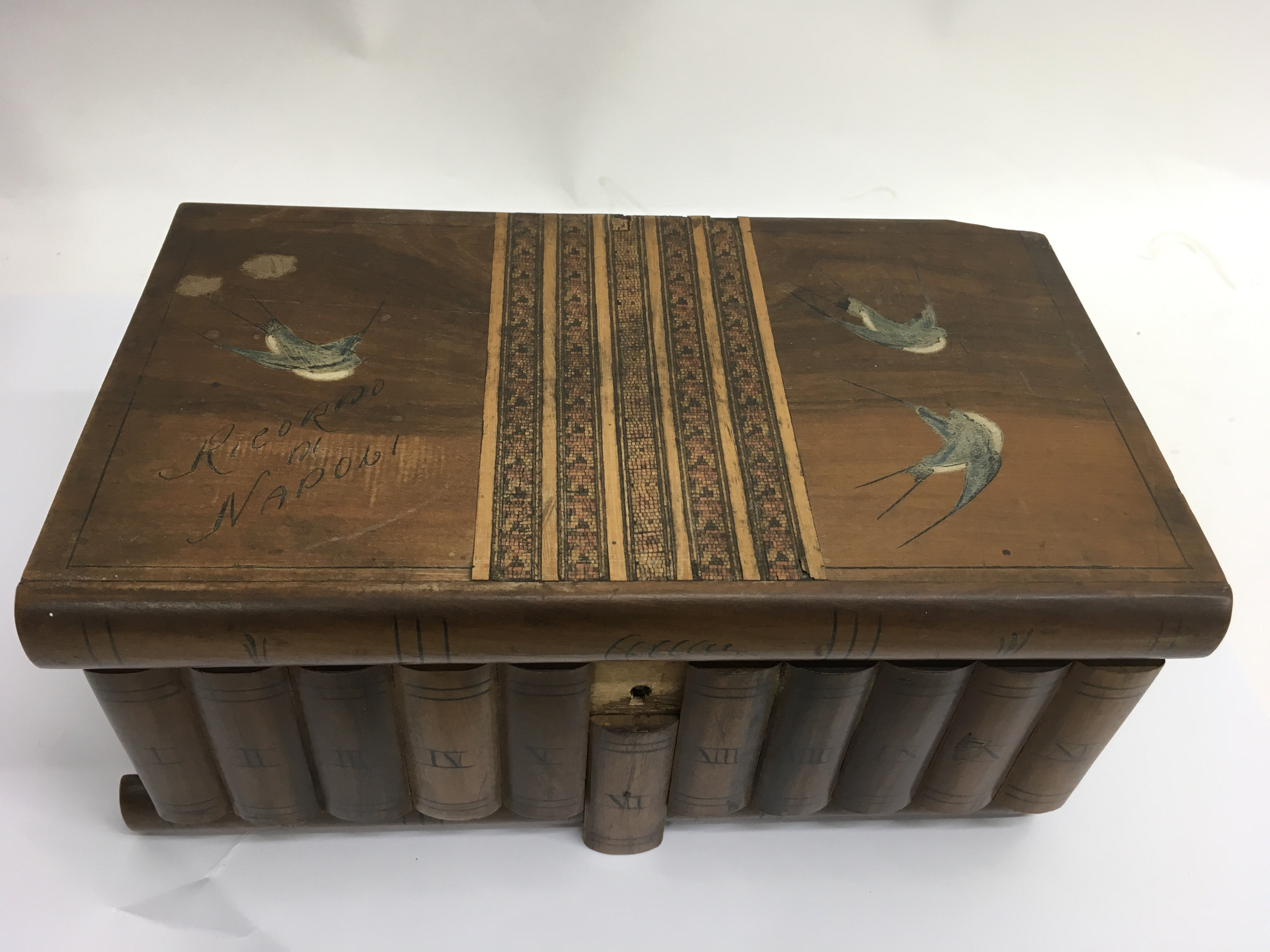 A wooden stationary box with fitted interior - Bild 3 aus 3