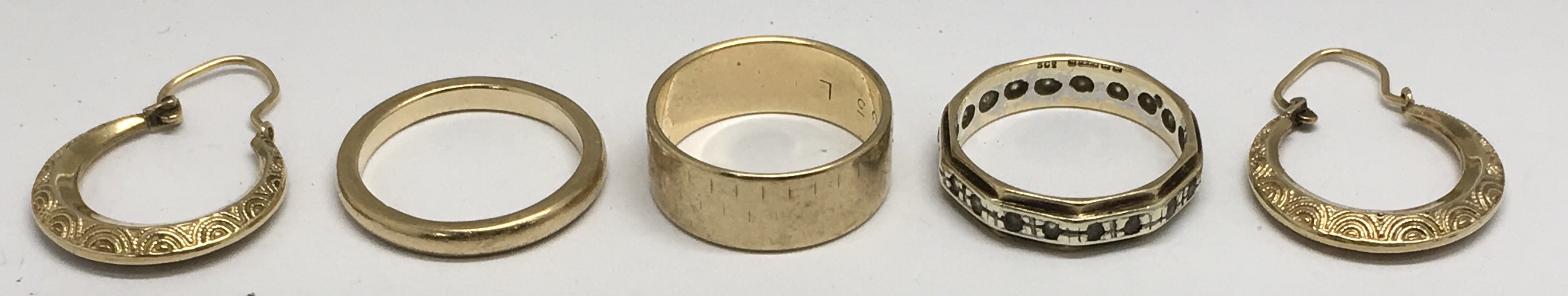 Two 9ct gold wedding bands, an eternity ring and p