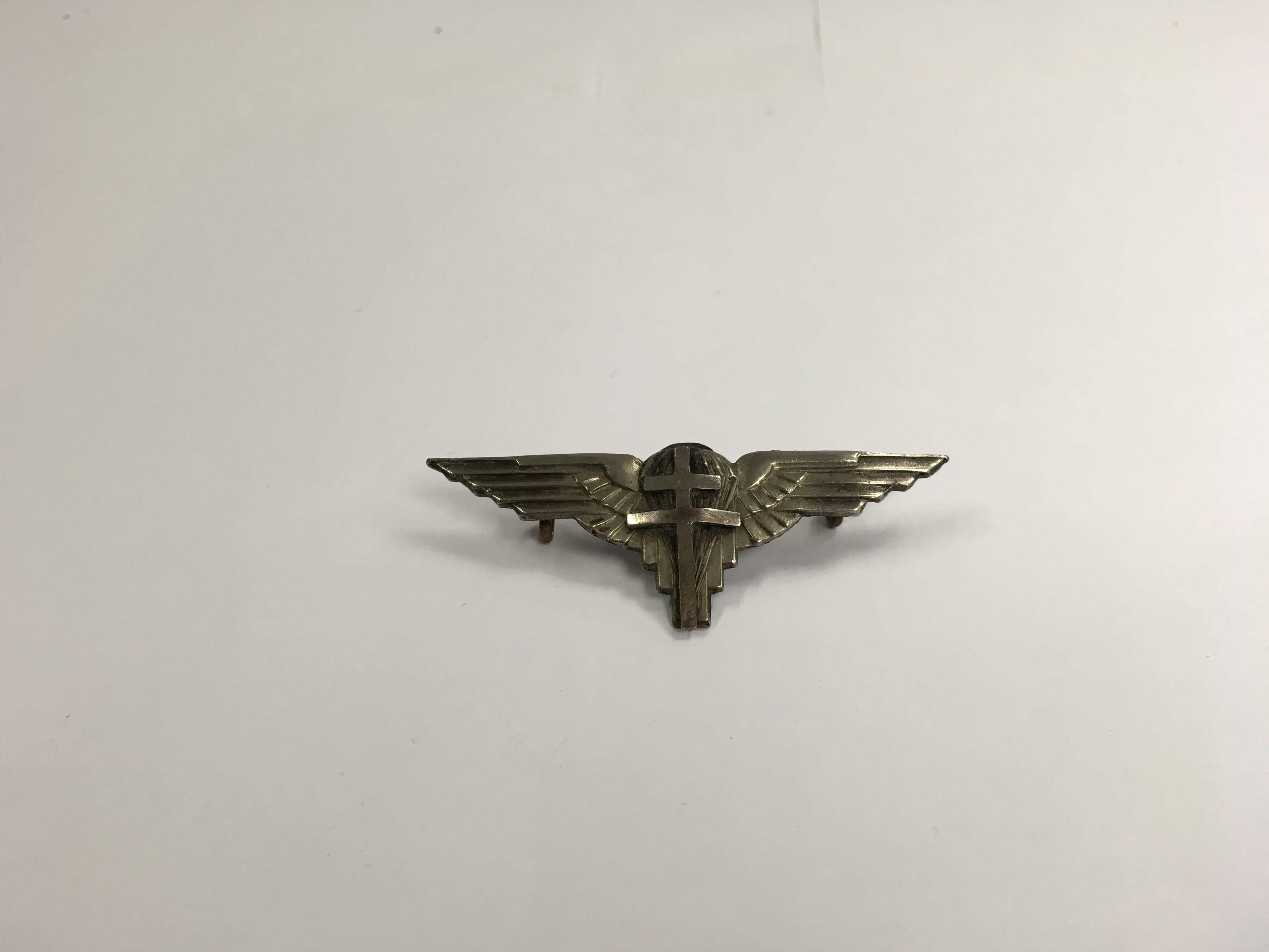 A French Liberation para cap badge