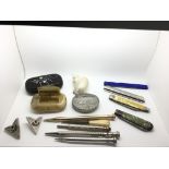 A small group of virtue items including snuff boxe