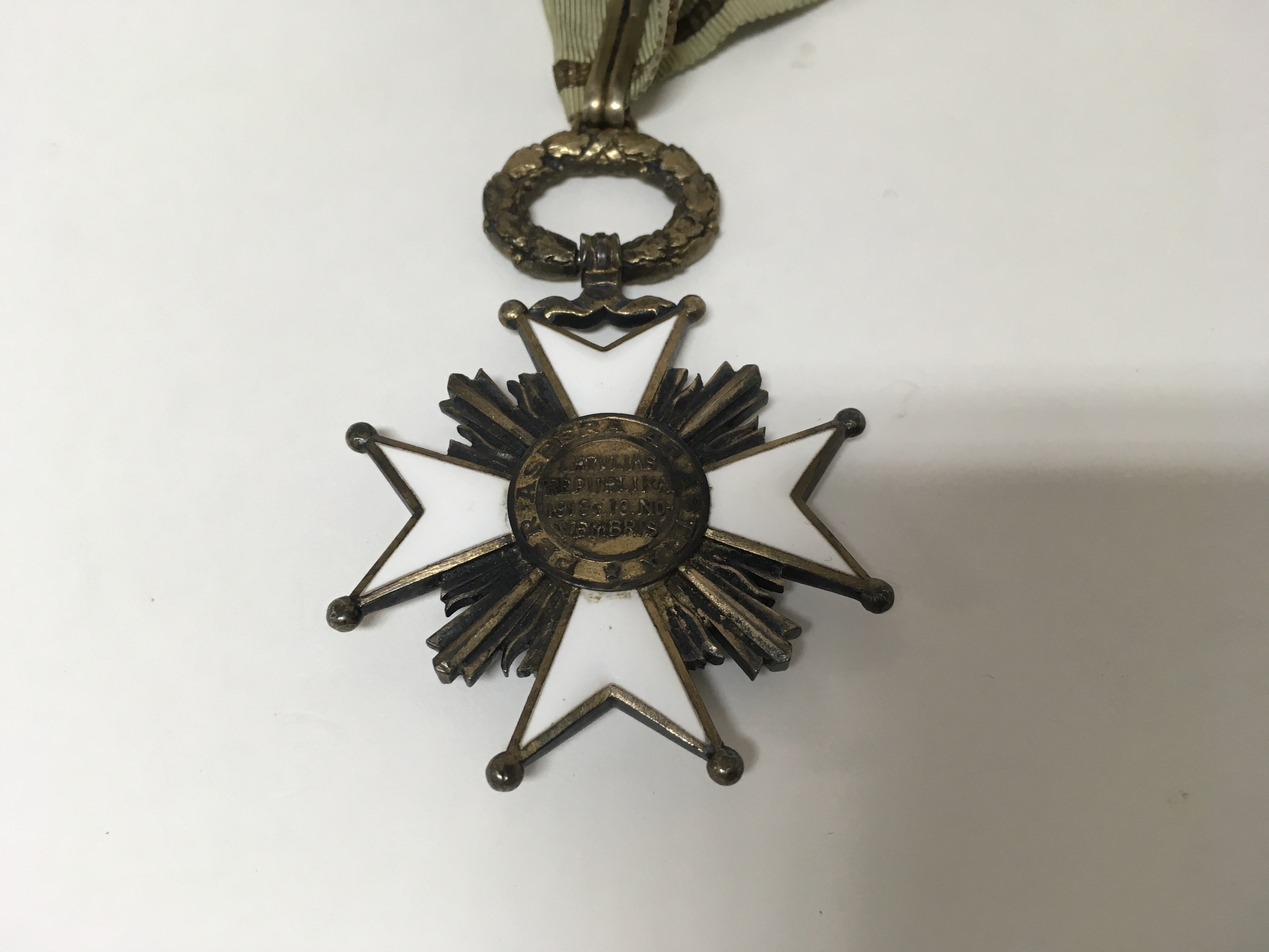 A 1918 WW1 Latvian order of the three stars medal - Image 2 of 2