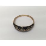 A Victorian ring inset with pearl and old cut diam