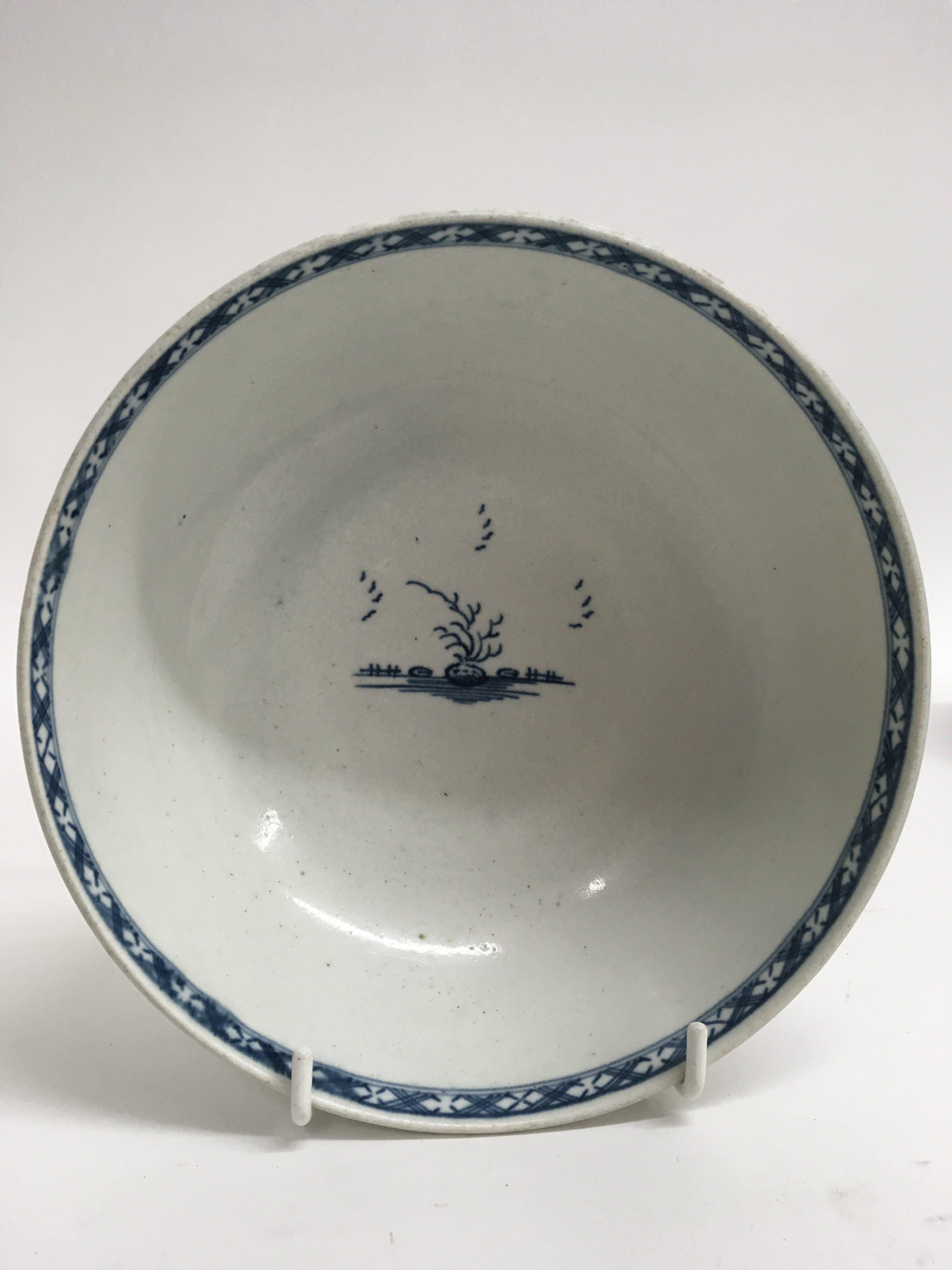 A large Worcester 18th century blue and white porc - Image 3 of 4