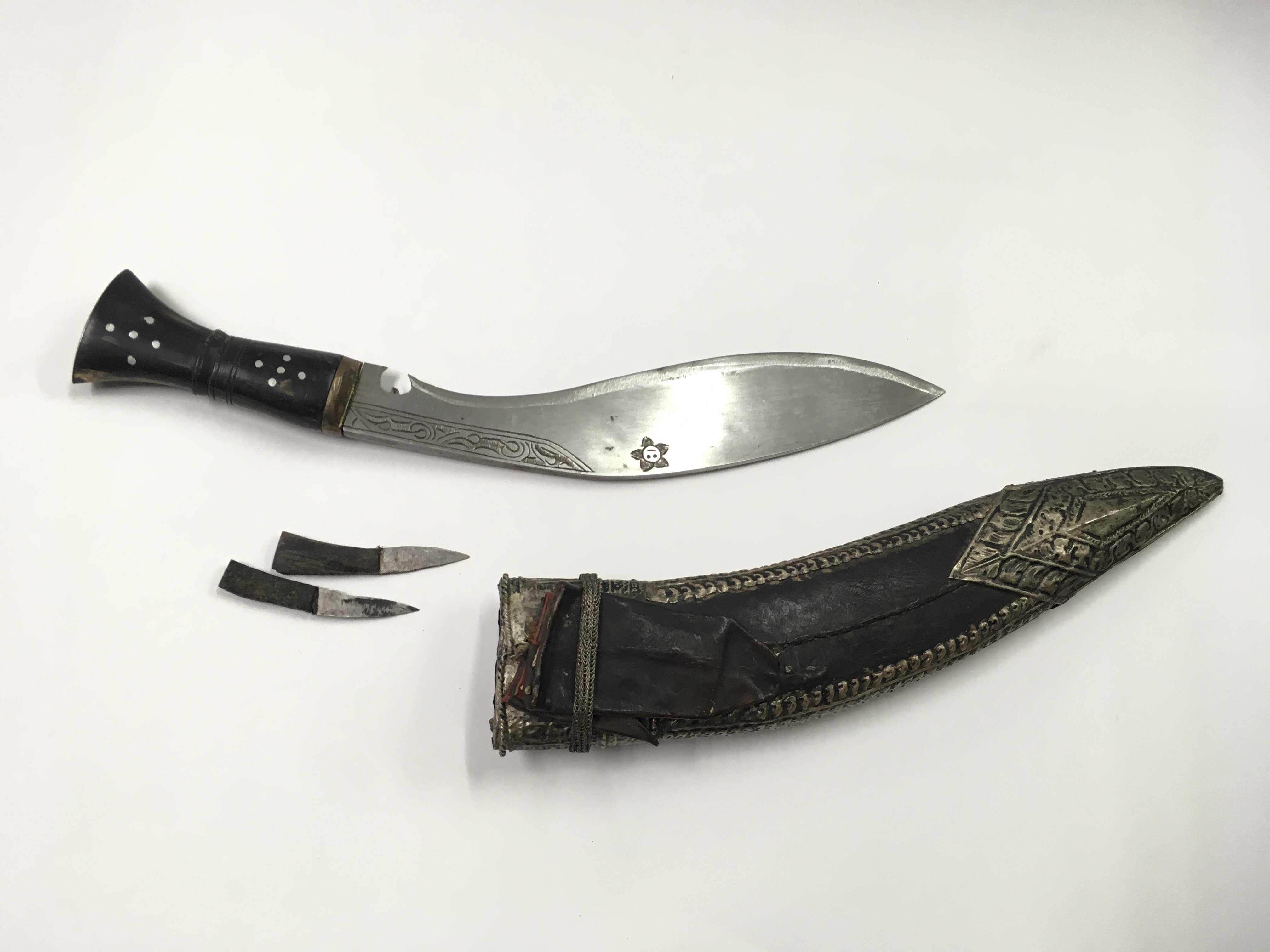 An old Gurkha kukri in leather sheath with metal w - Image 3 of 3