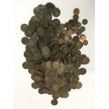 A quantity of circulated pennies, halfpennies, and farhings including Victorian veiled and bunhead