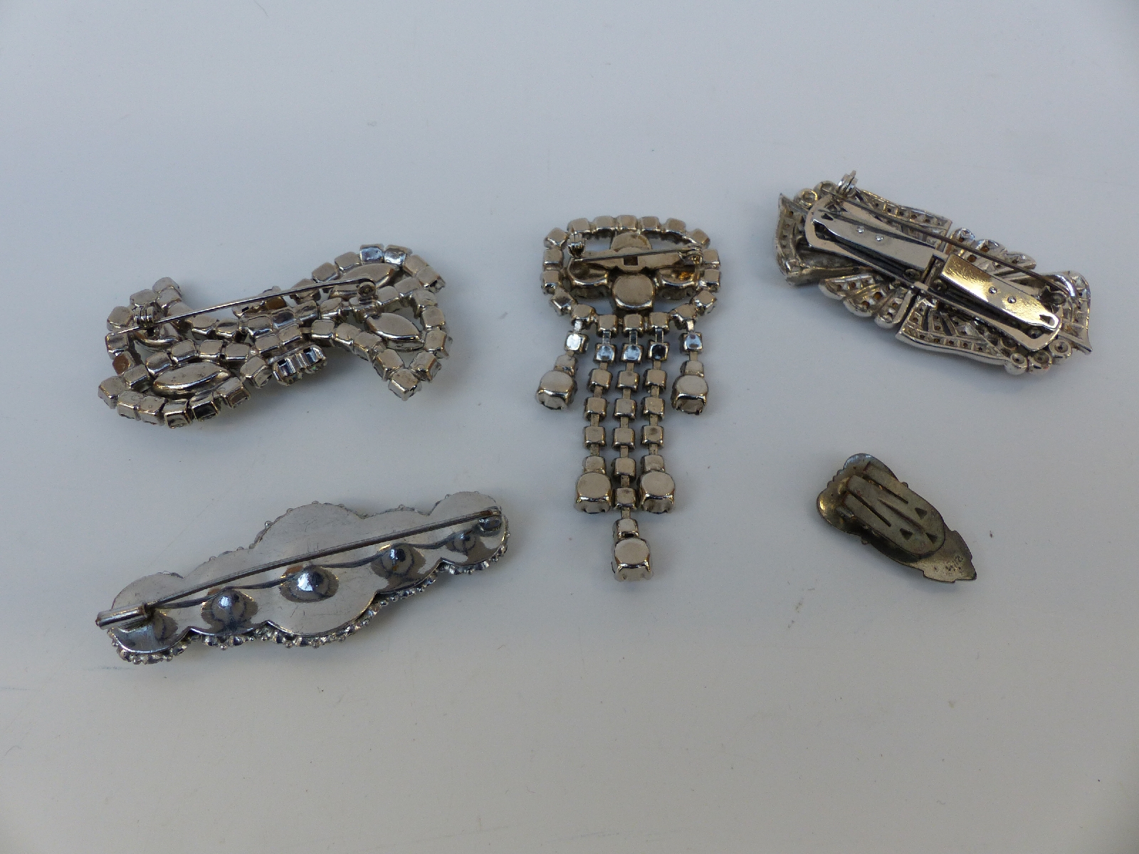 A large collection of costume jewellery including silver plated - Image 14 of 16