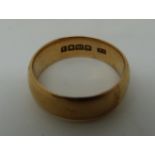 An 18ct gold wedding ring,