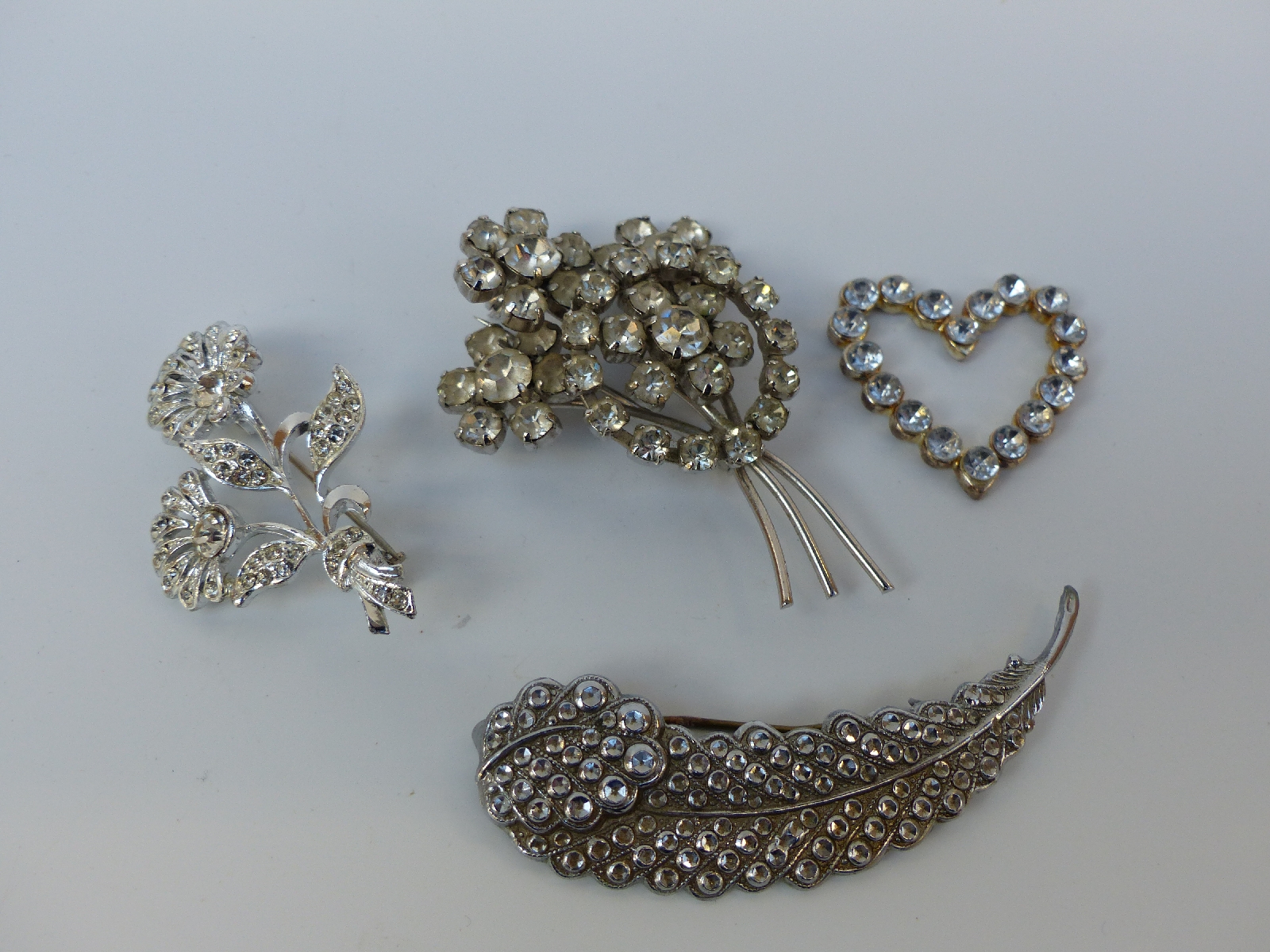 A collection of costume jewellery including rings, brooches including Miracle and Mizpah, - Image 15 of 21