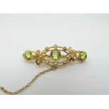 A 15ct gold Edwardian brooch set with peridot and seed pearls