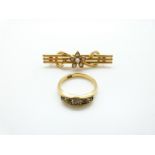 An Edwardian 15ct gold brooch set with seed pearls (3.
