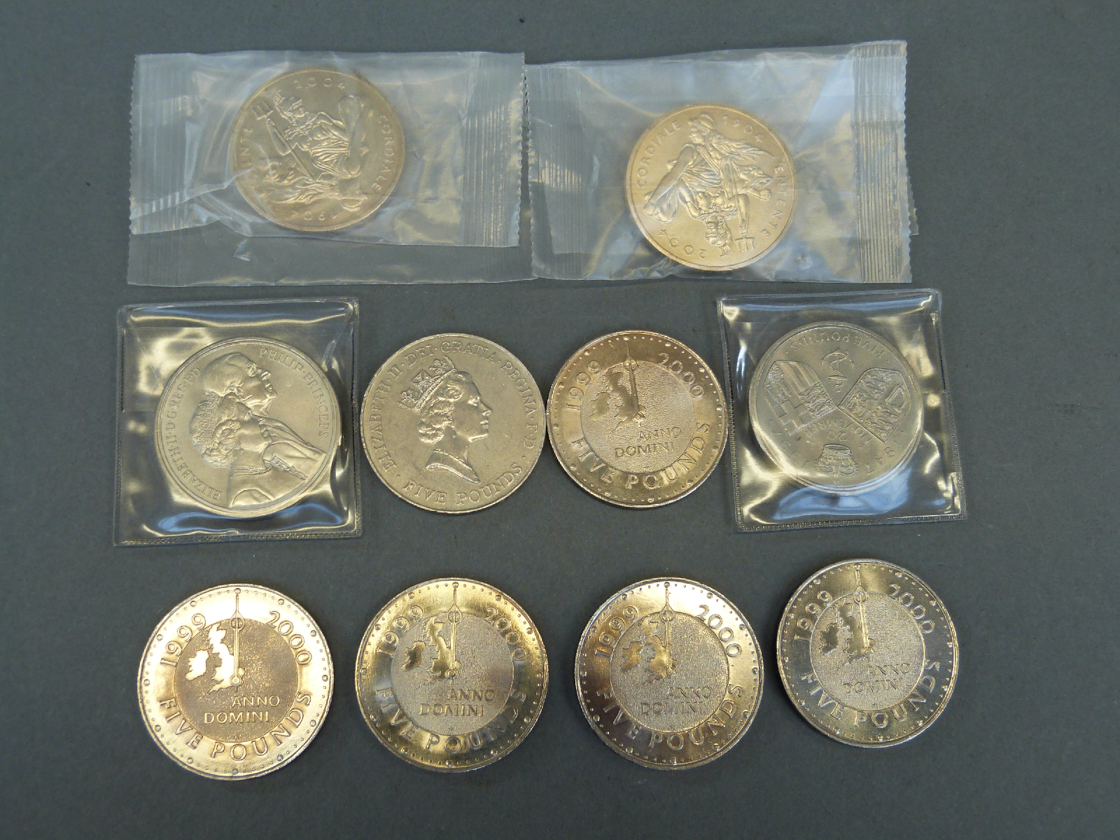 Ten various £5 commemorative crowns, mostly sealed and uncirculated, includes millennium examples. - Image 3 of 7