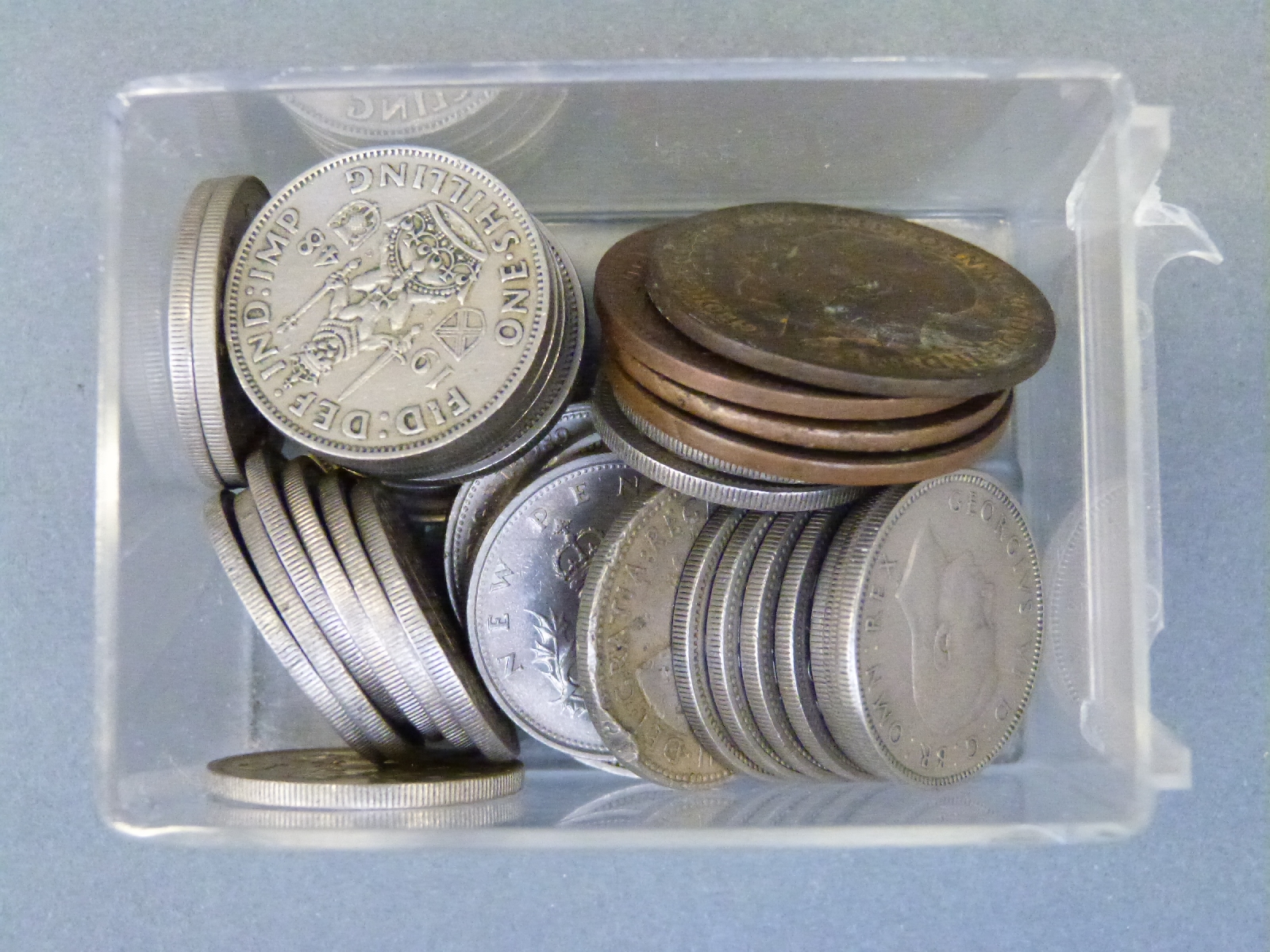 An amateur collection of largely UK coinage in a small collector's cabinet, - Bild 3 aus 17