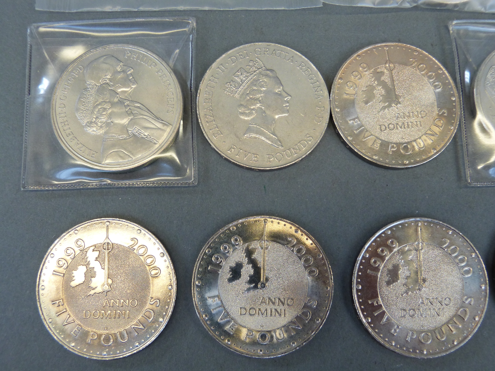 Ten various £5 commemorative crowns, mostly sealed and uncirculated, includes millennium examples. - Image 6 of 7
