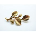 An 18ct gold brooch in the form of acorns and leaves, 4.