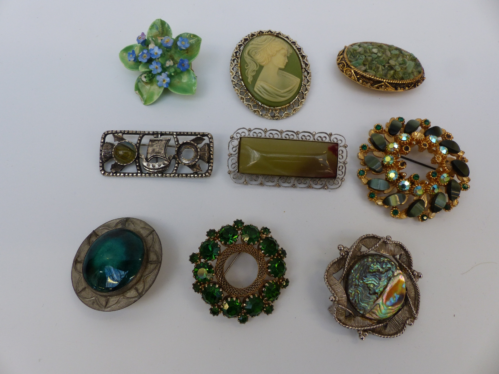 A collection of costume jewellery to include beads, brooches, Weiss bracelet, - Image 16 of 25