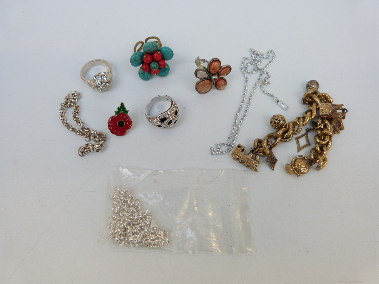 A collection of costume jewellery to include necklaces, - Image 14 of 17