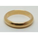 An 18ct gold wedding ring, 8.