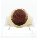 A 9ct gold signet ring inset with a goldstone plaque, size S/T, 5.