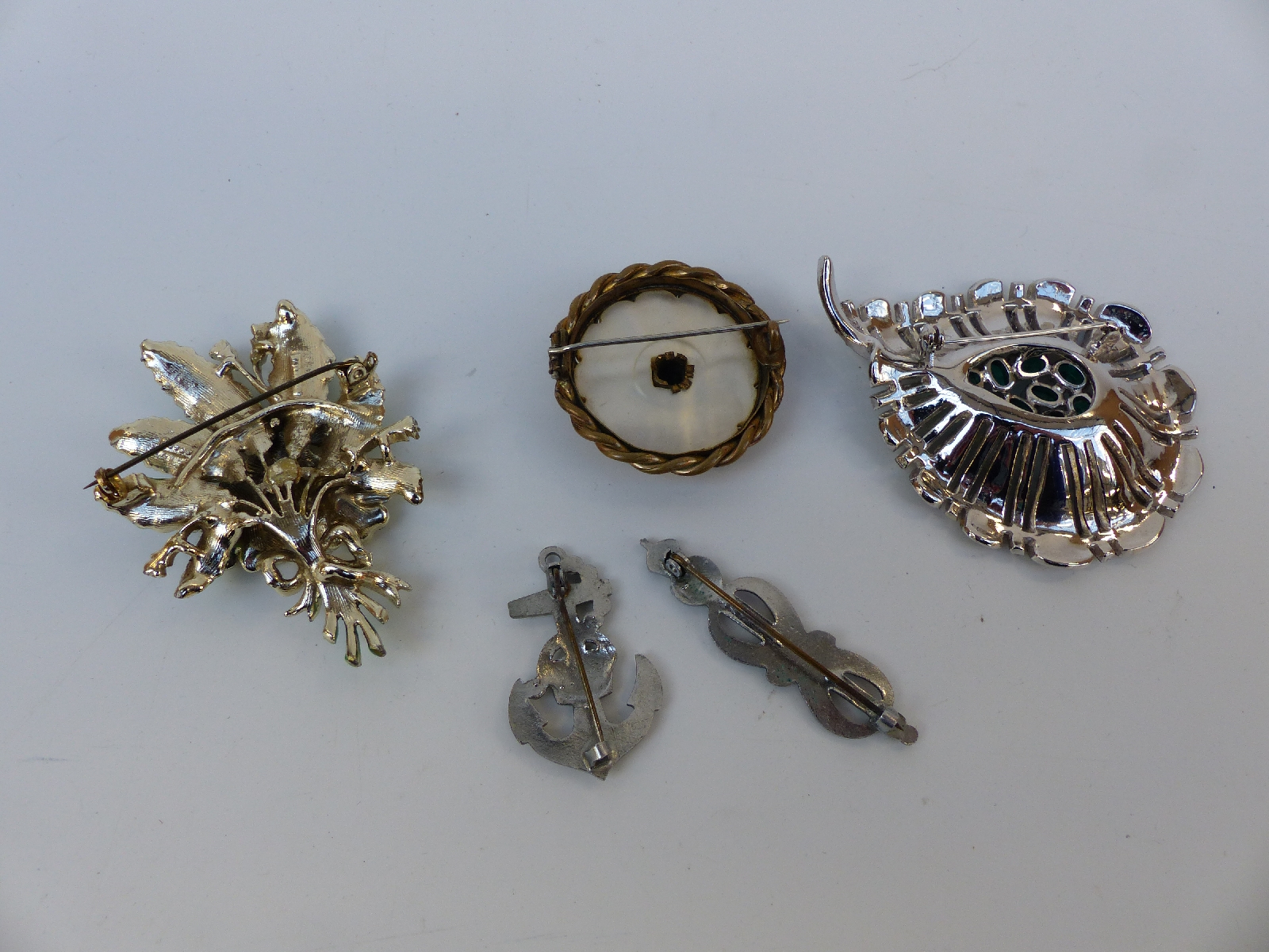 A large collection of costume jewellery including silver plated - Image 12 of 16