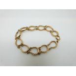 A 9ct gold bracelet made up of 11 horseshoes,