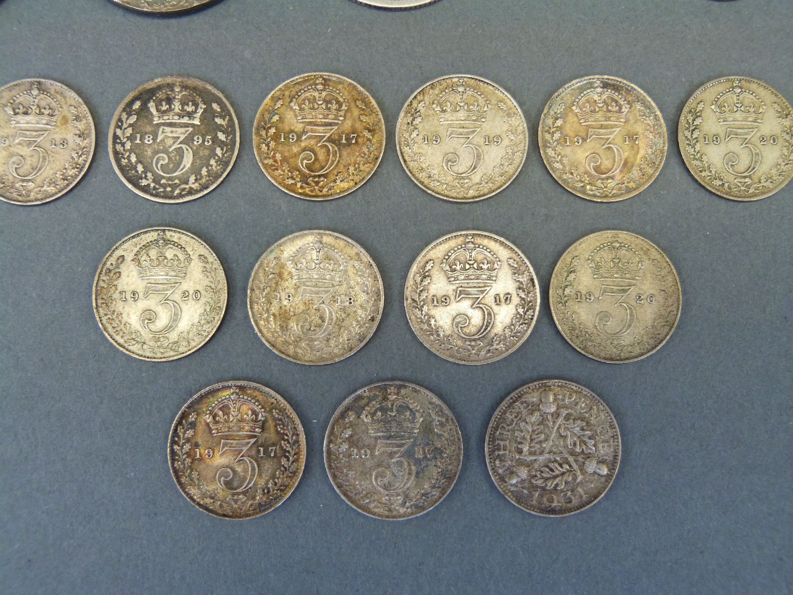 A collection of various silver coins to include Victorian commemorative medal coin, - Bild 4 aus 6
