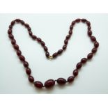 A graduated cherry amber bead necklace, 29.