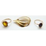 A 9ct gold ring, a yellow metal ring and a 9ct gold brooch, 1.
