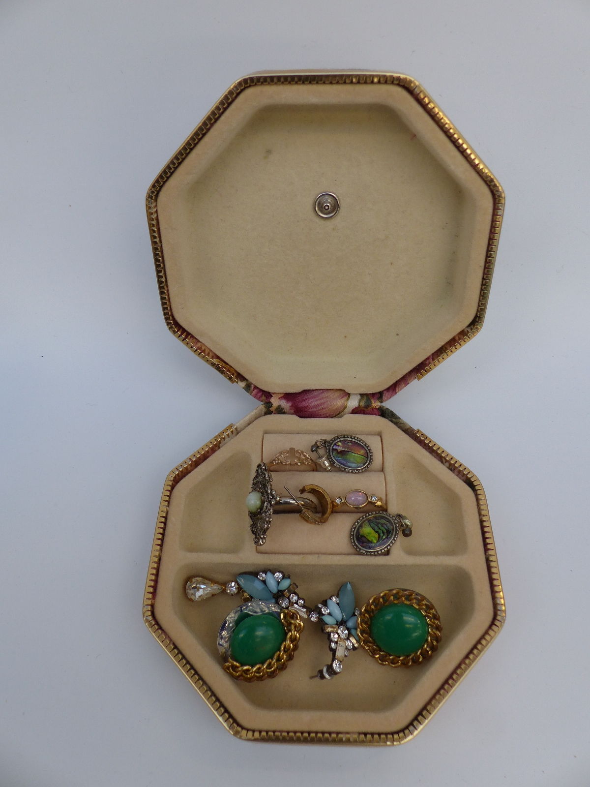 A collection of costume jewellery to include beads, brooches, Weiss bracelet, - Image 5 of 25