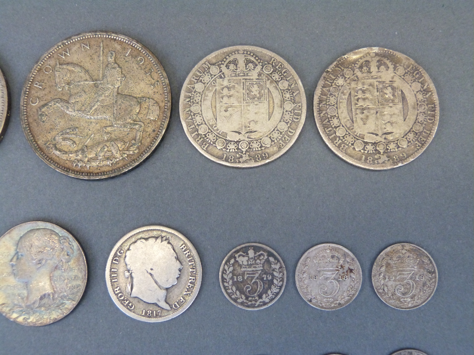 A collection of various silver coins to include Victorian commemorative medal coin, - Bild 3 aus 6