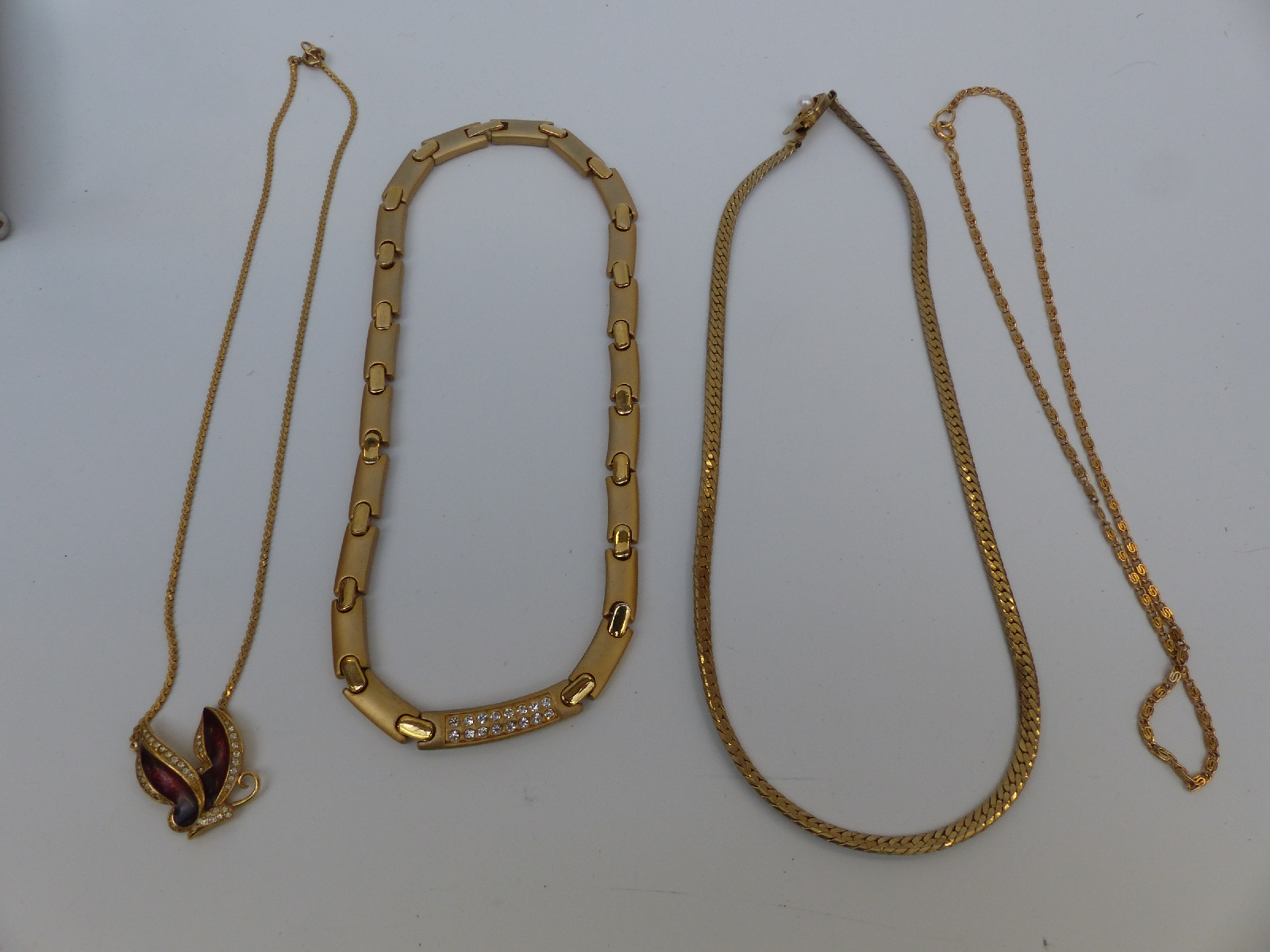 A collection of costume jewellery to include beads, brooches, Weiss bracelet, - Image 12 of 25