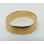 An 18ct gold wedding band,