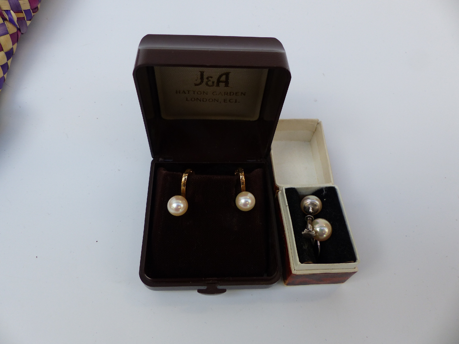 A collection of costume jewellery to include a diamond set pendant, silver necklace, - Image 7 of 23