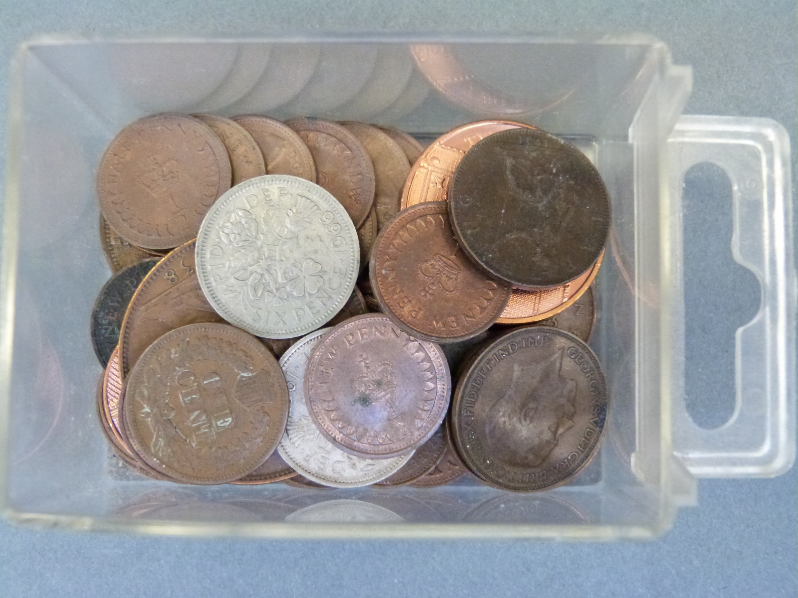 An amateur collection of largely UK coinage in a small collector's cabinet, - Bild 14 aus 17