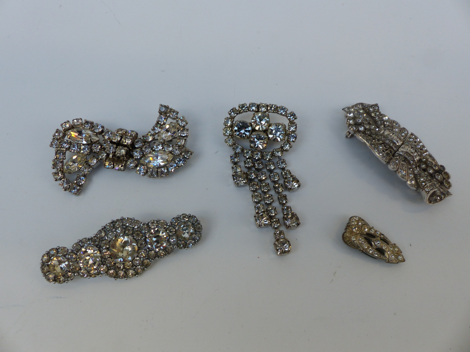 A large collection of costume jewellery including silver plated - Image 13 of 16