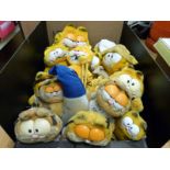Fourteen vintage Garfield soft toys to include snowboarder, Easter bunny,
