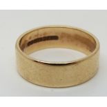 A 9ct gold wedding band, 3.